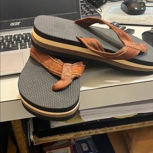 ISO!!! 80’s style cheap flip flops